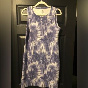 Sleeveless Tie-Dye Shift Dress in Purple
EUC Women’s Gaiam Stretch Dress
Size M